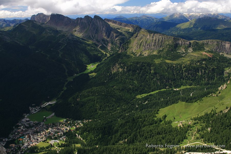 45 San Martino dalla funivia Rosetta.JPG